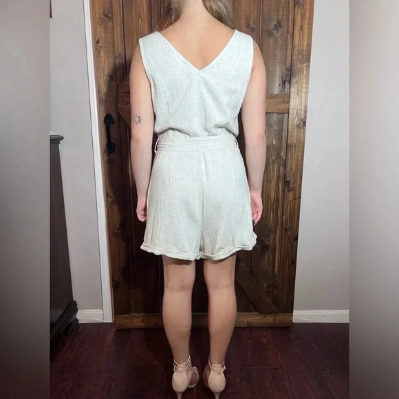 Women’s Linen Blend Romper V-Neck Front & Back w/Pockets & Waist Tie Sz Large. - Picture 3 of 5